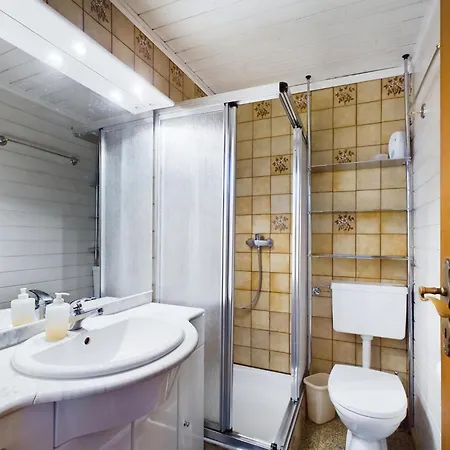 公寓 Bellavista 6 Und 7 *
